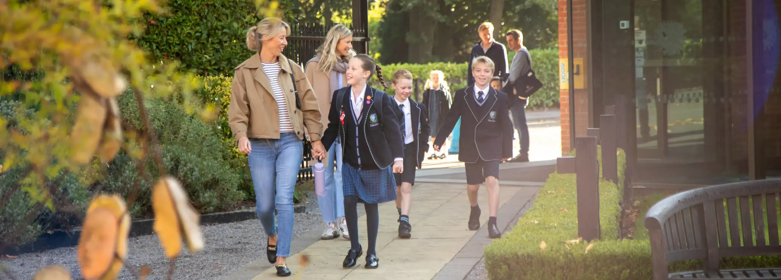 Pupils arriving for their school day at Feltonfleet