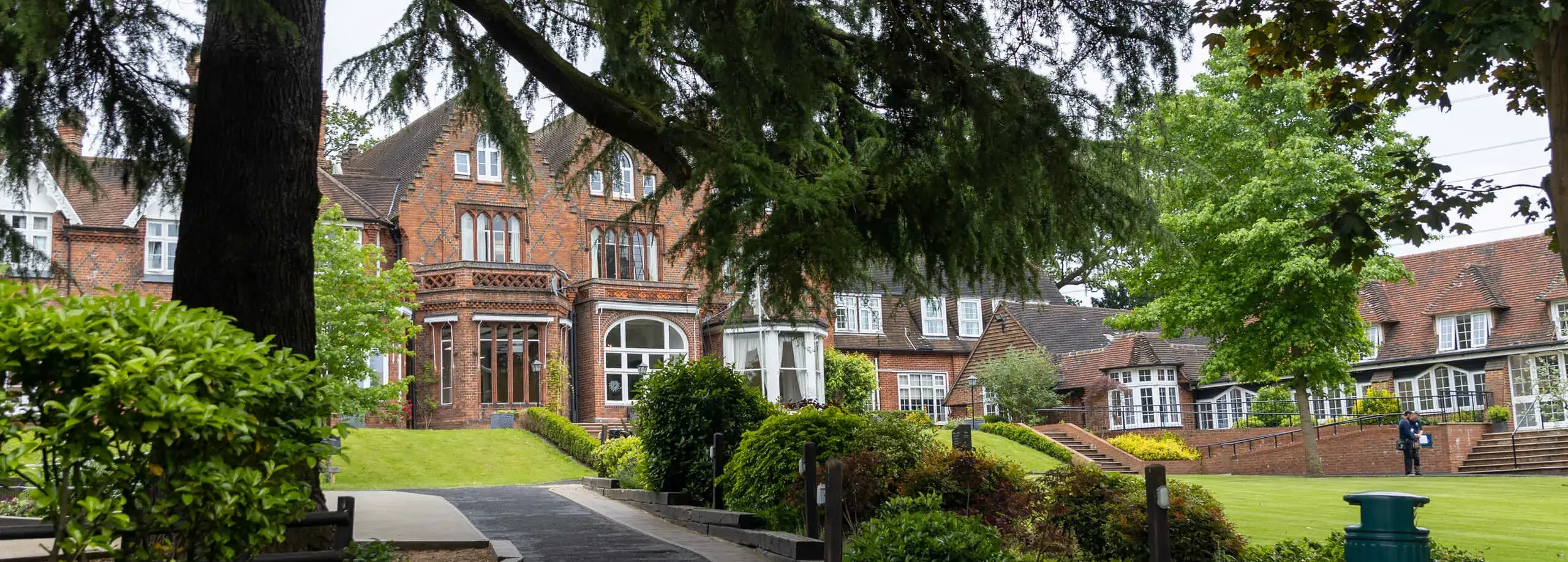 External shot of Feltonfleet school